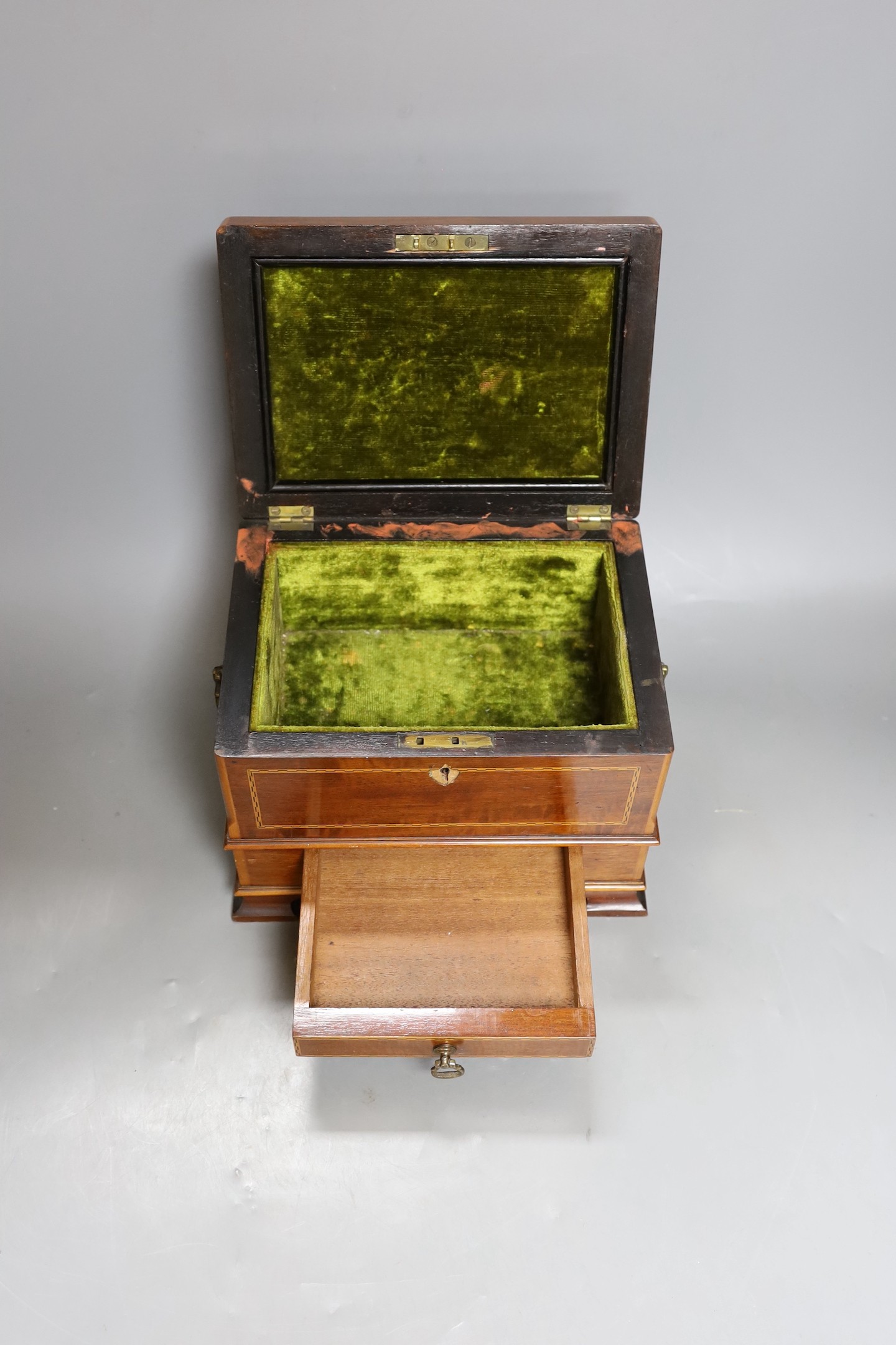 A mahogany jewellery casket with inlaid decoration. 16cm tall